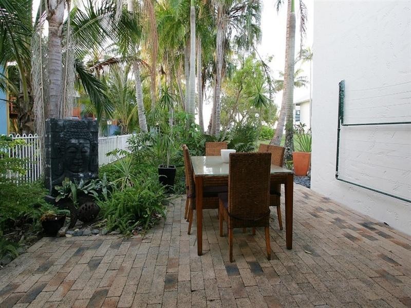 15/2 Beach Road, Dolphin Heads QLD 4740