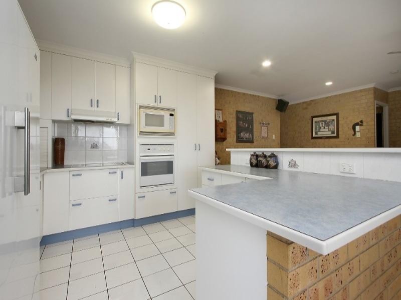 2 John Oxley Avenue, Rural View QLD 4740