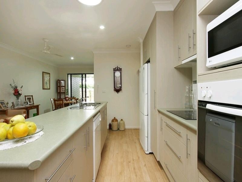 2/1 Quail Street, Slade Point QLD 4740