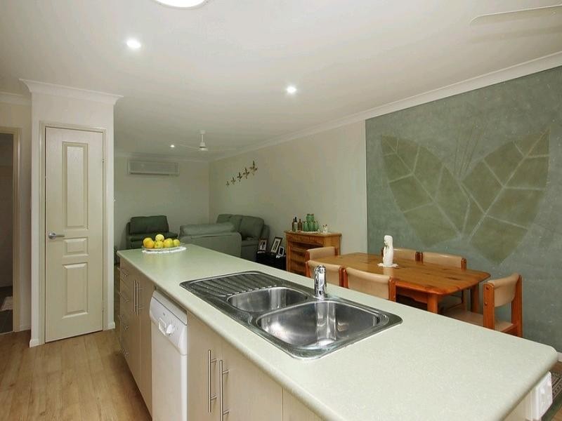 2/1 Quail Street, Slade Point QLD 4740