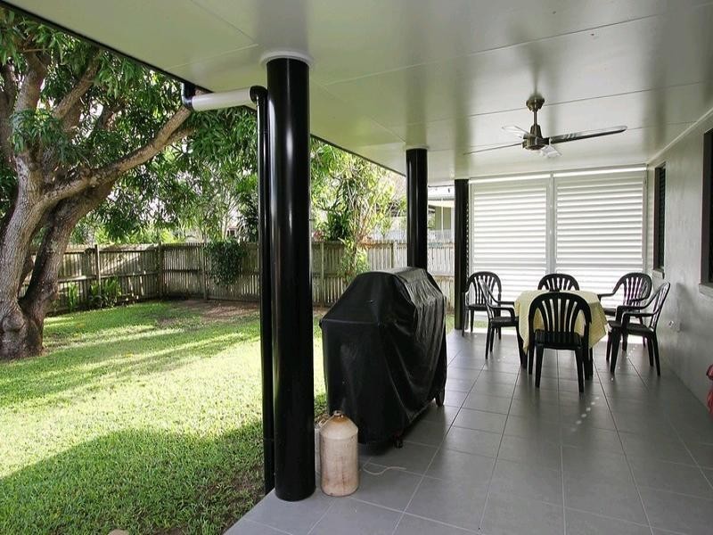 2/1 Quail Street, Slade Point QLD 4740