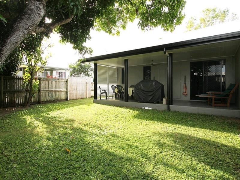 2/1 Quail Street, Slade Point QLD 4740