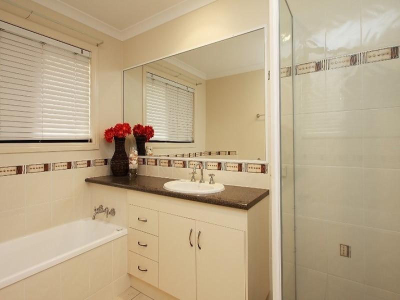 19 Francey Drive, Glenella QLD 4740