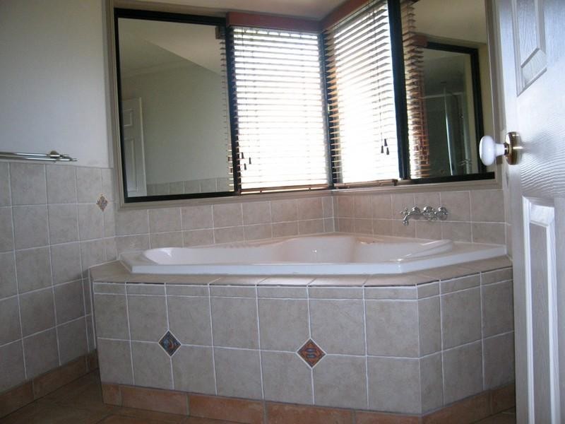 12 Eden Court, Glenella QLD 4740