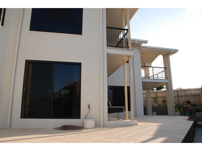 11 Coral Ridge Drive, Eimeo QLD 4740