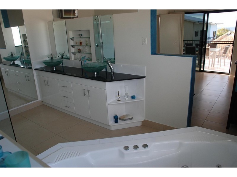 11 Coral Ridge Drive, Eimeo QLD 4740