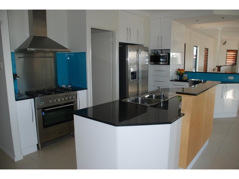 11 Coral Ridge Drive, Eimeo QLD 4740