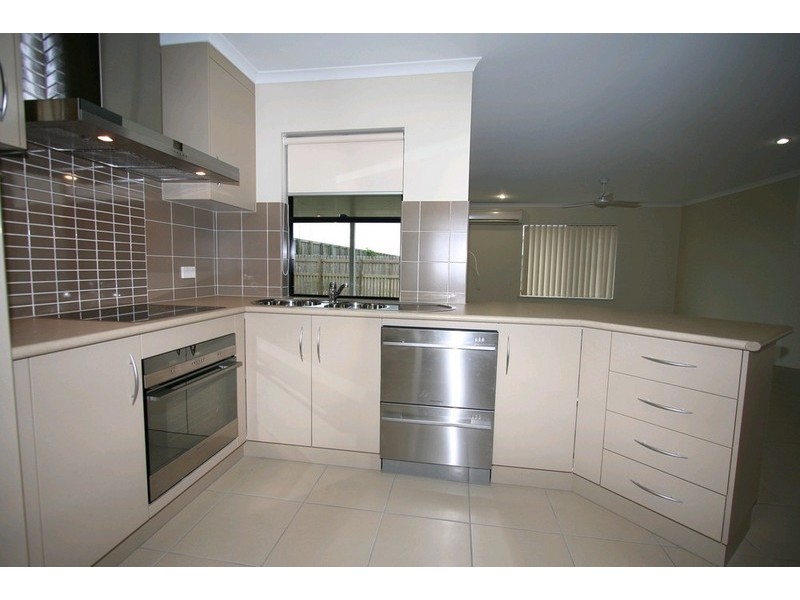 28 Woden Crescent, Ooralea QLD 4740