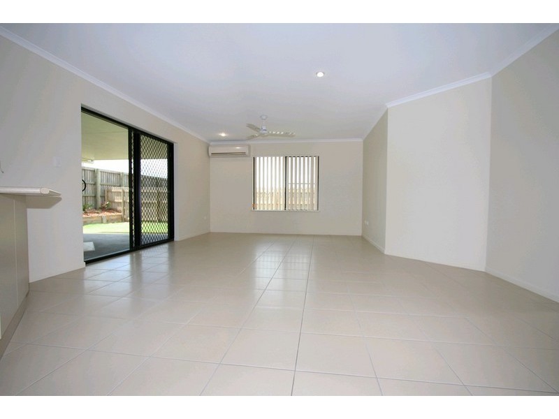 28 Woden Crescent, Ooralea QLD 4740