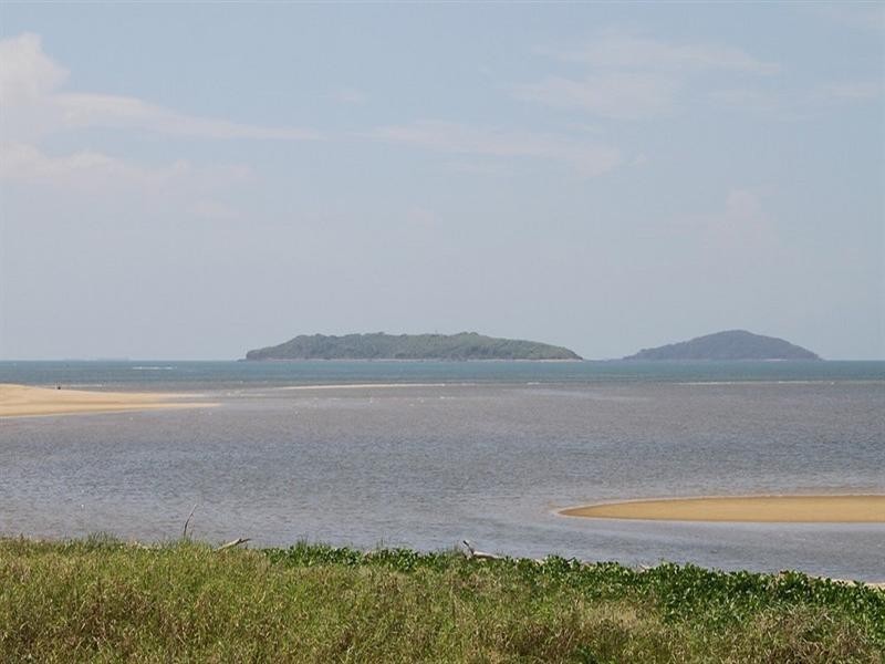 14 Binnington Esplanade, East Mackay QLD 4740