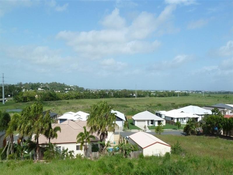 77 Cinnamon Drive, Glenella QLD 4740