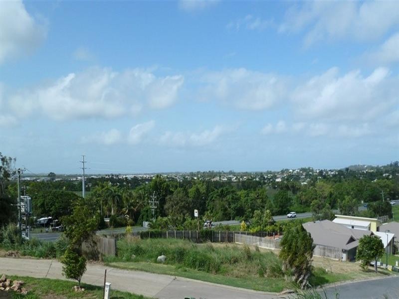 77 Cinnamon Drive, Glenella QLD 4740