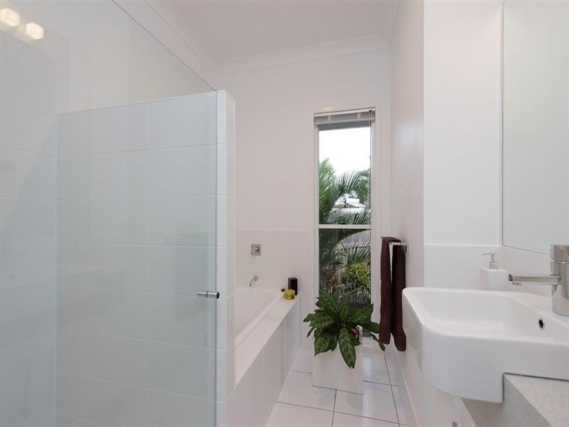 101 Waverley Street, Bucasia QLD 4750