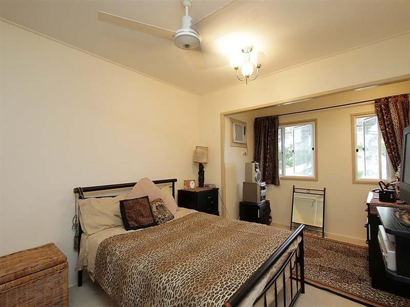 24 Binnington Esplanade, East Mackay QLD 4740