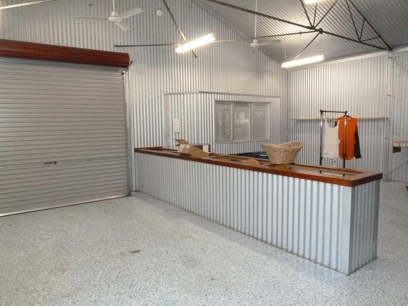 17 Anzac Parade, Finch Hatton QLD 4756