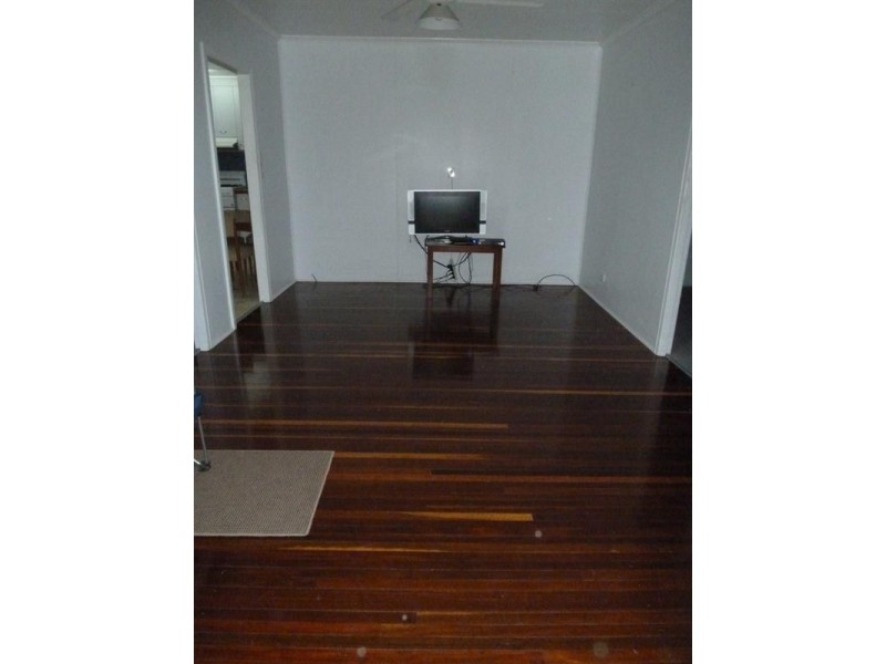 17 Anzac Parade, Finch Hatton QLD 4756