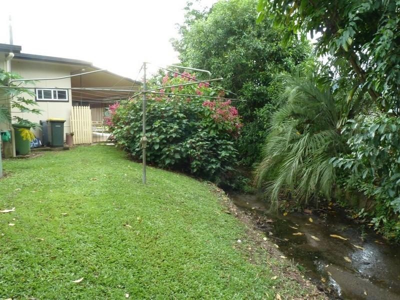 17 Anzac Parade, Finch Hatton QLD 4756