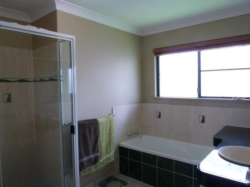 12 Gillies Court, Rural View QLD 4740