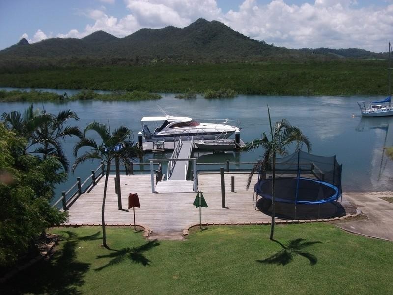 1 Poinciana Avenue, Seaforth QLD 4741