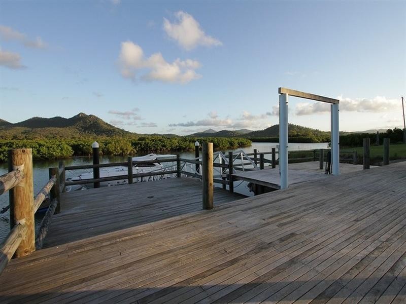 1 Poinciana Avenue, Seaforth QLD 4741