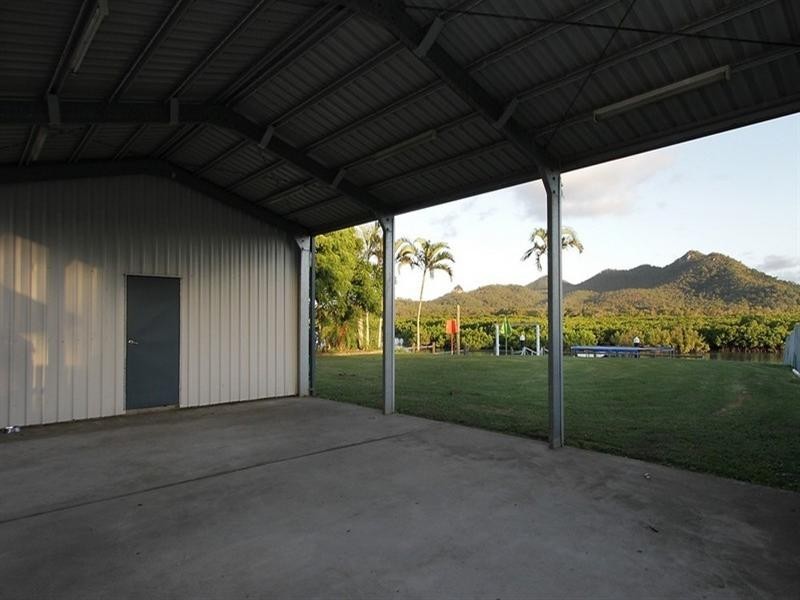 1 Poinciana Avenue, Seaforth QLD 4741