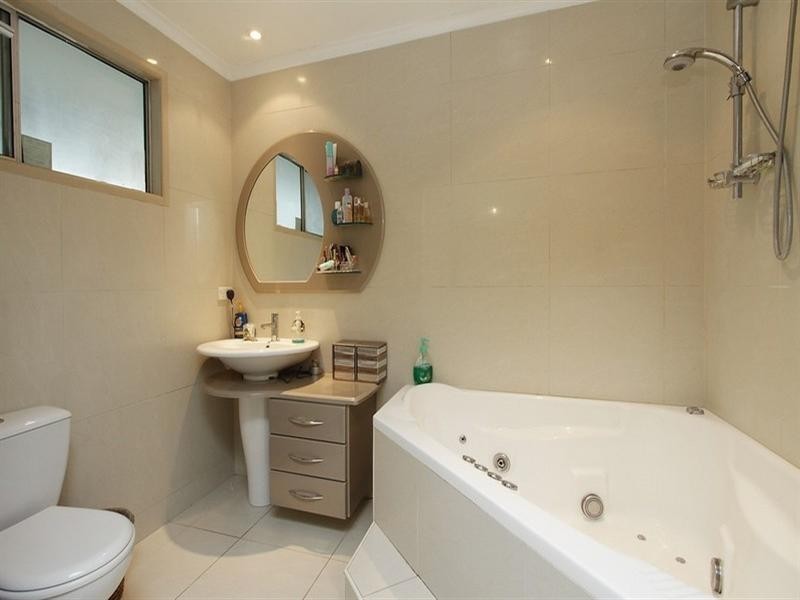 1 Poinciana Avenue, Mackay QLD 4740