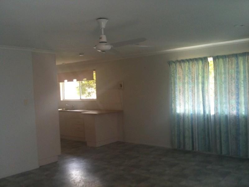 2/3 Allan Court, Ooralea QLD 4740