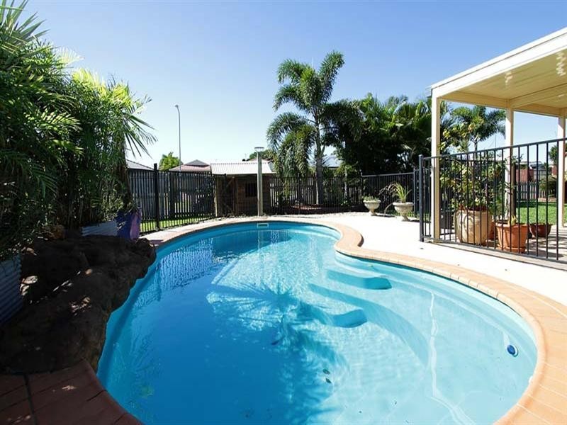 18 Dustwill Street, Eimeo QLD 4740