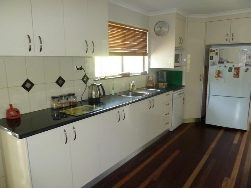 12 Mansfield Drive, Beaconsfield QLD 4740