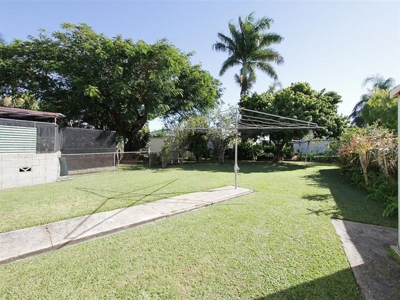 2 Mengel Street, South Mackay QLD 4740