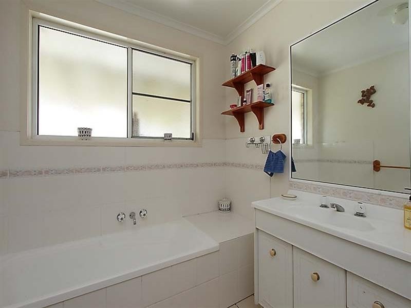 18 Ben Nevis Street, Beaconsfield QLD 4740