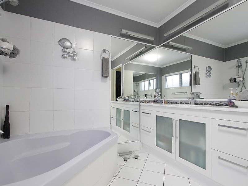 24 Binnington Esplanade, East Mackay QLD 4740