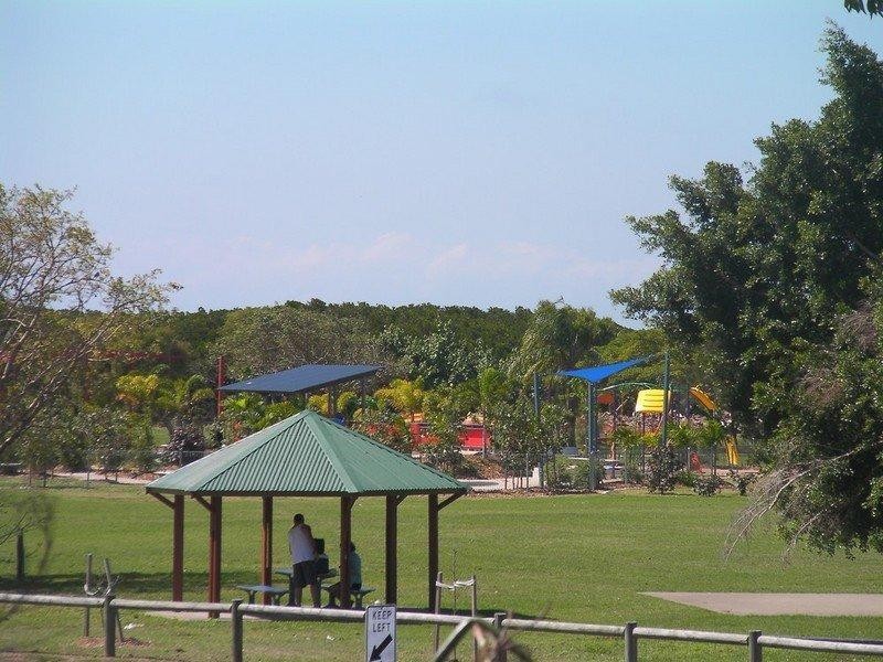 14 Binnington Esplanade, East Mackay QLD 4740