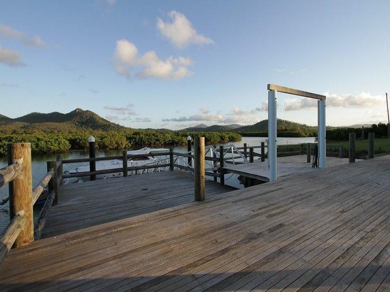 1 Poinciana Avenue, Seaforth QLD 4741