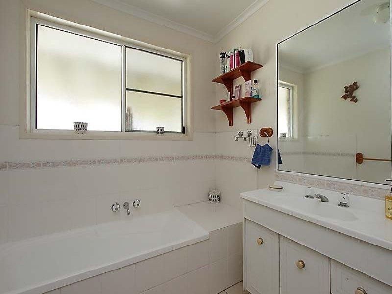 18 Ben Nevis Street, Beaconsfield QLD 4740
