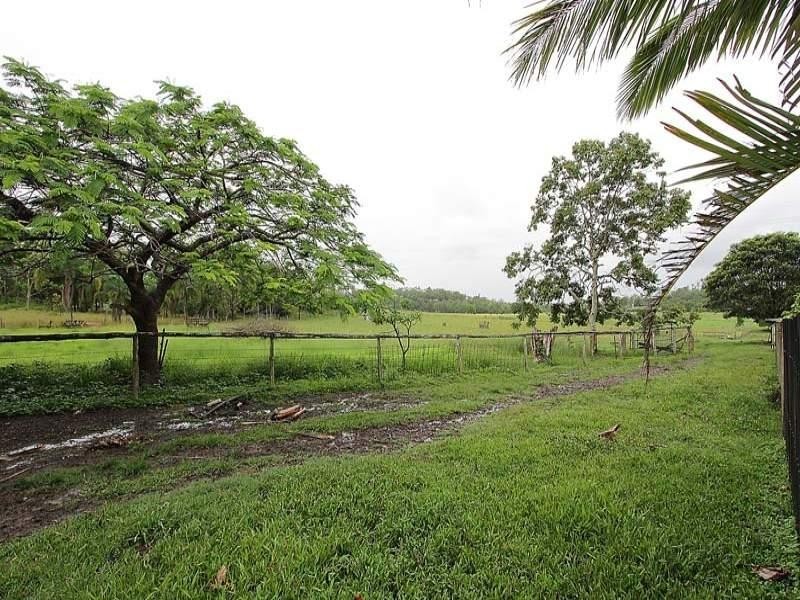 25 Gravinos Road, Walkerston QLD 4751