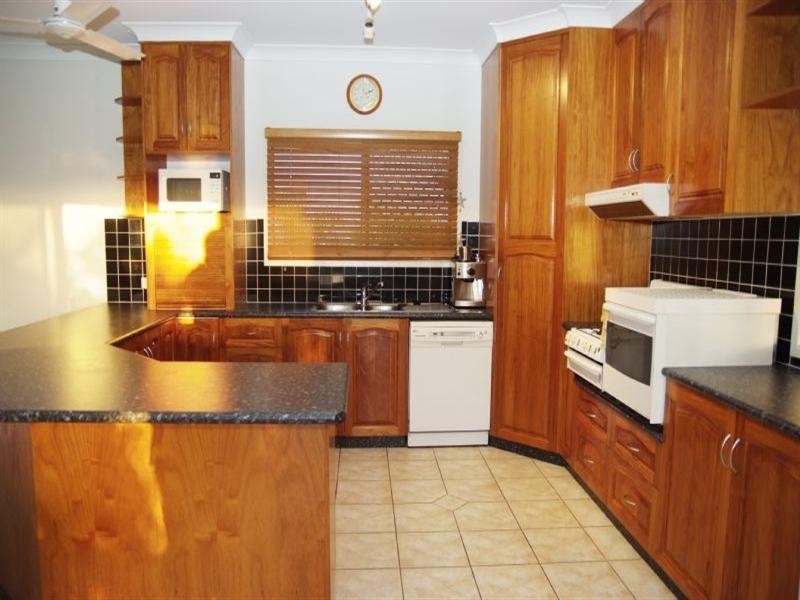 10 Hawk Street, Slade Point QLD 4740