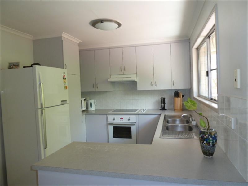 11 Grevillea Drive, Glenella QLD 4740