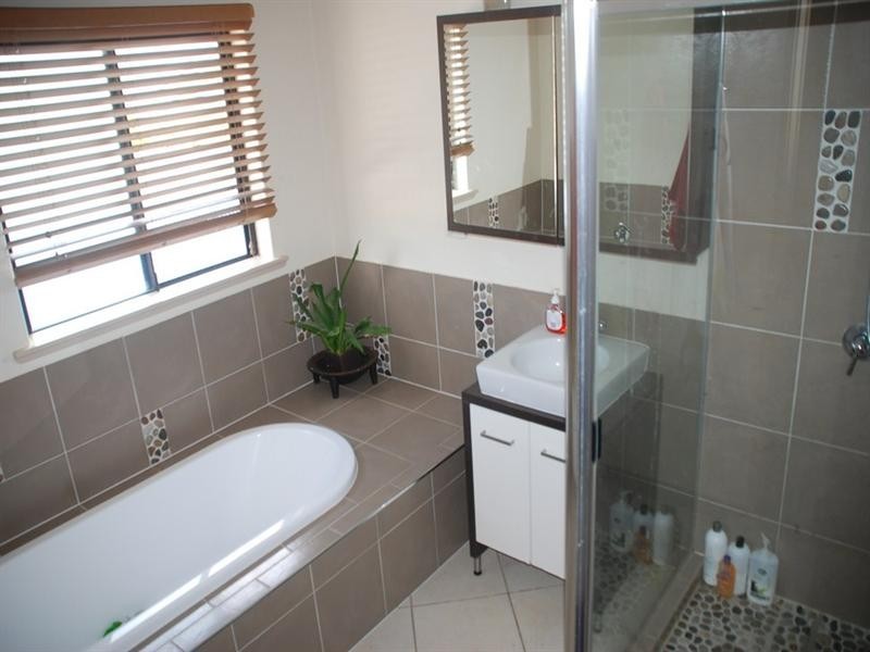 26 Adair Court, Rural View QLD 4740