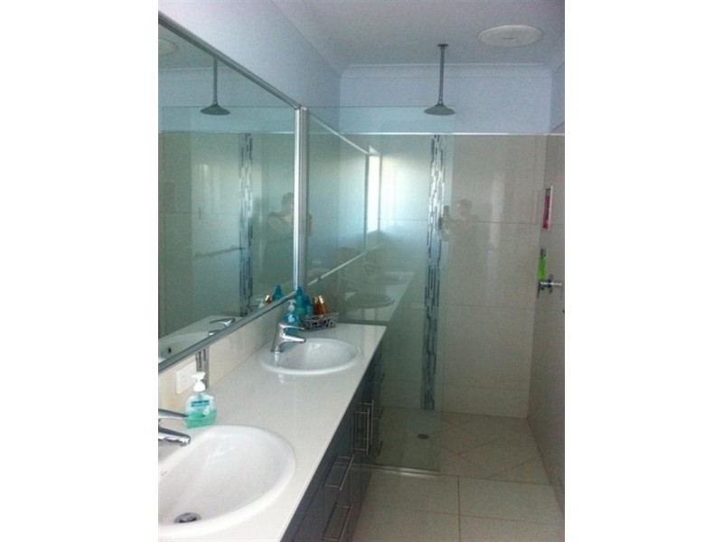 25 Kensington Court, Glenella QLD 4740
