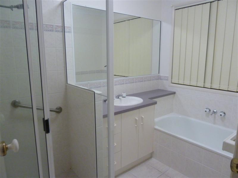 5A Ribbon Court, Glenella QLD 4740