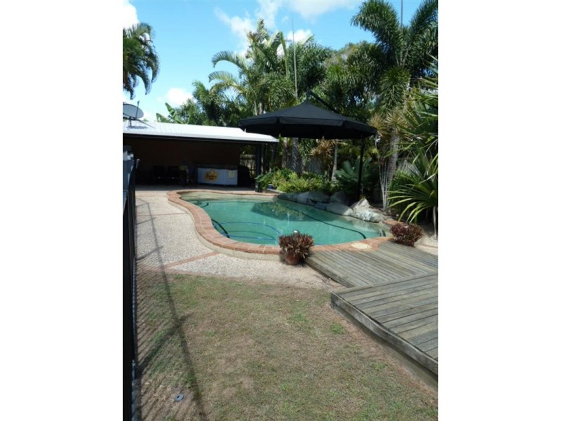 8 Hayman Court, Bucasia QLD 4750