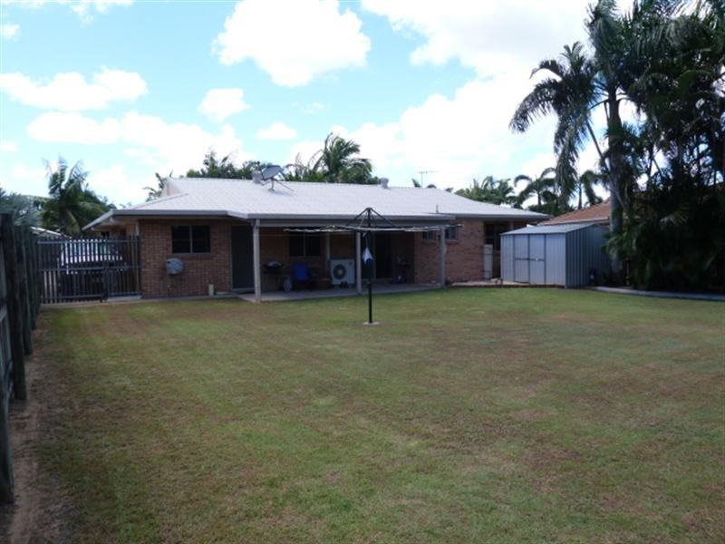 8 Hayman Court, Bucasia QLD 4750