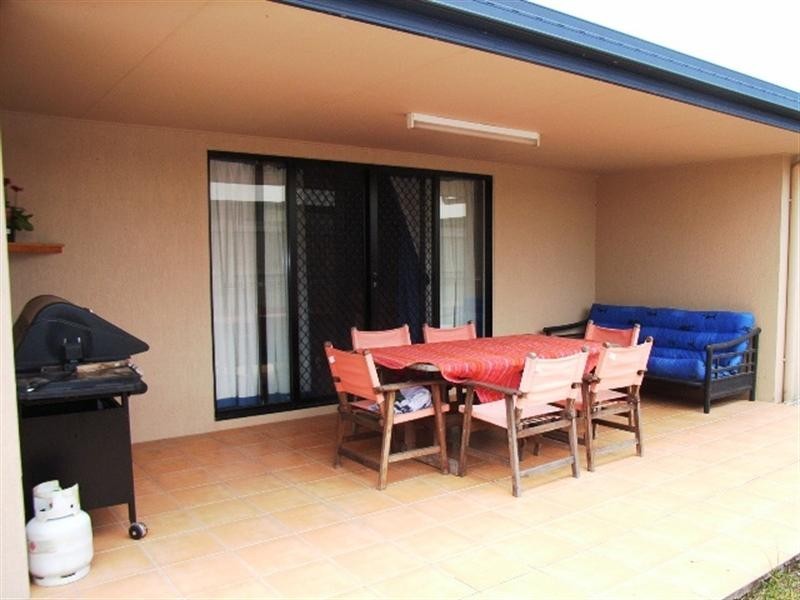 2/15 Perkins Street, North Mackay QLD 4740