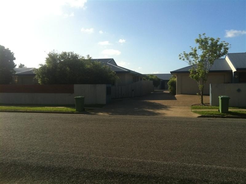 2/15 Perkins Street, North Mackay QLD 4740