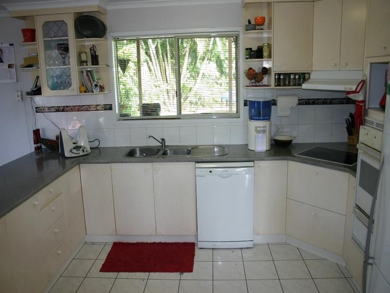 38 Bradman Drive, Glenella QLD 4740