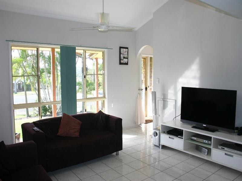 38 Bradman Drive, Glenella QLD 4740