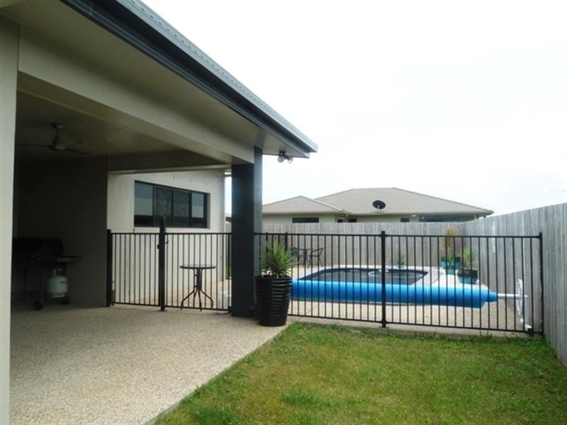 21 Firefly Crescent, Ooralea QLD 4740
