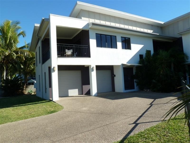 2/104 Binnington Esplanade, East Mackay QLD 4740