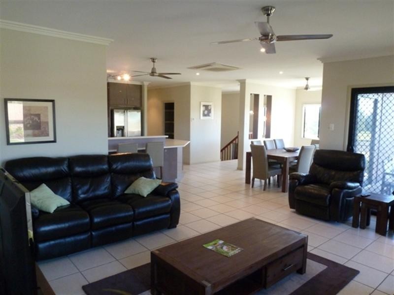 2/104 Binnington Esplanade, East Mackay QLD 4740